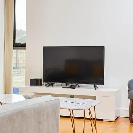 Stunning Abode - Balcony Apartment Bristol